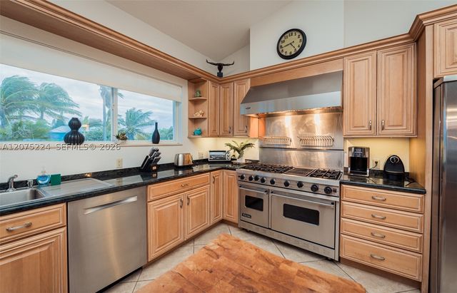 302 Balboa St 0, Hollywood, FL 33019