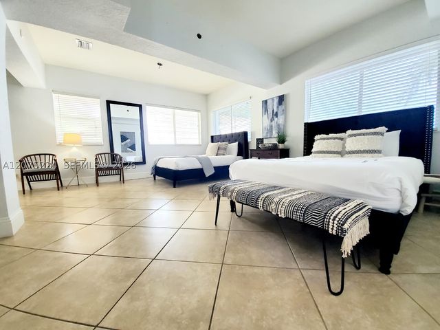 302 Balboa St 0, Hollywood, FL 33019