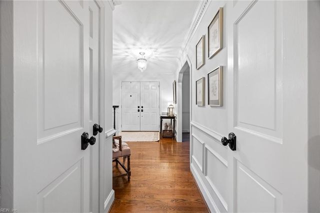 621 Hollygate LN, Chesapeake, VA 23322