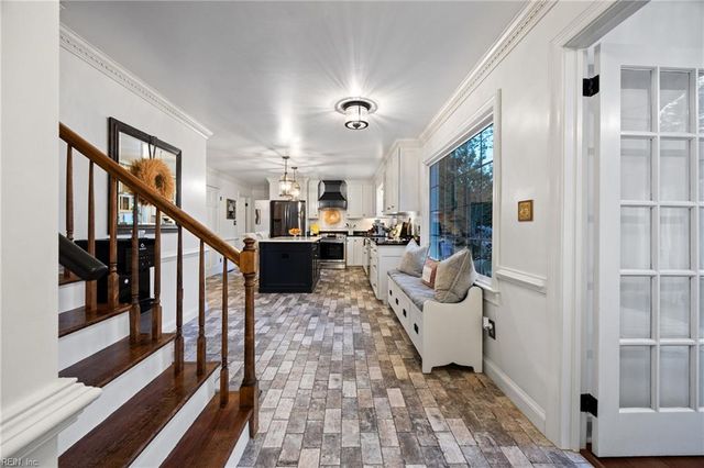 621 Hollygate LN, Chesapeake, VA 23322