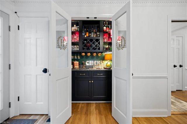 621 Hollygate LN, Chesapeake, VA 23322