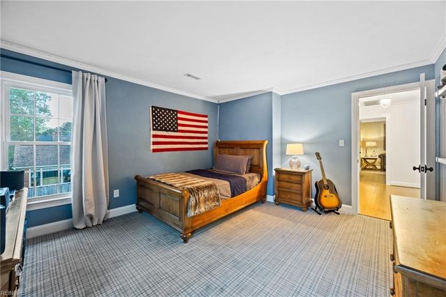 621 Hollygate LN, Chesapeake, VA 23322