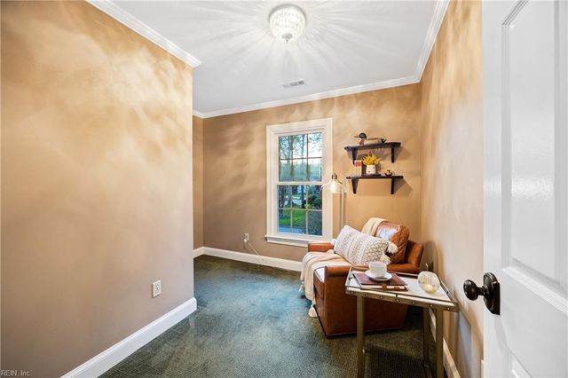 621 Hollygate LN, Chesapeake, VA 23322