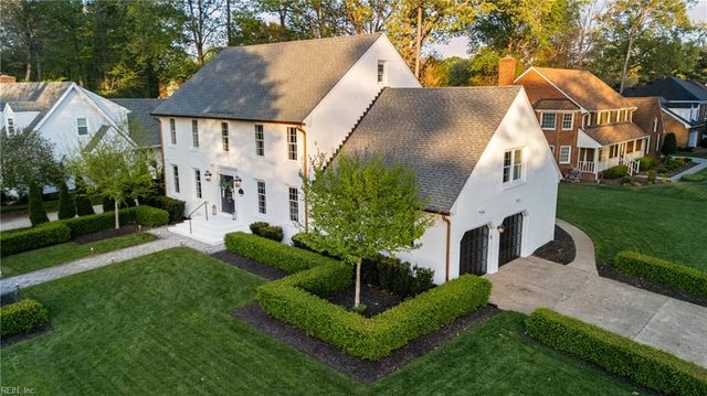 621 Hollygate LN, Chesapeake, VA 23322