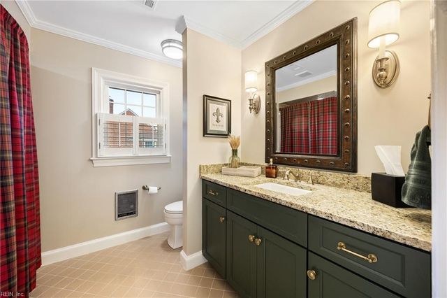 621 Hollygate LN, Chesapeake, VA 23322