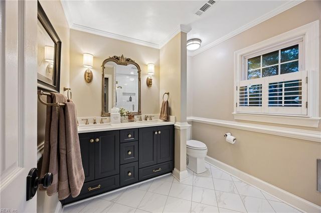 621 Hollygate LN, Chesapeake, VA 23322