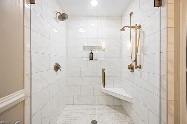 621 Hollygate LN, Chesapeake, VA 23322