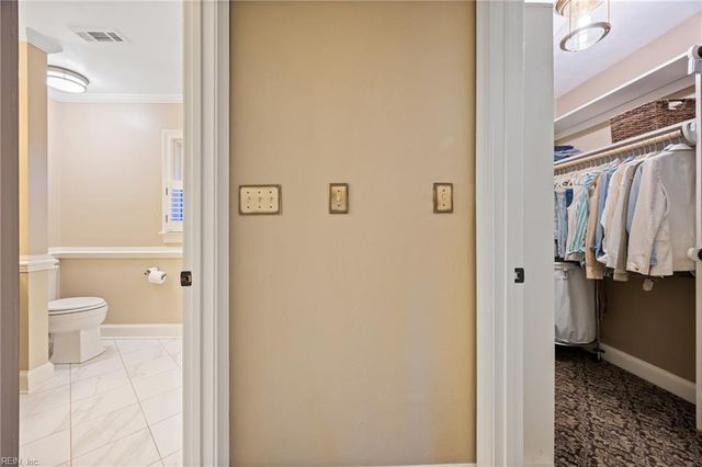 621 Hollygate LN, Chesapeake, VA 23322