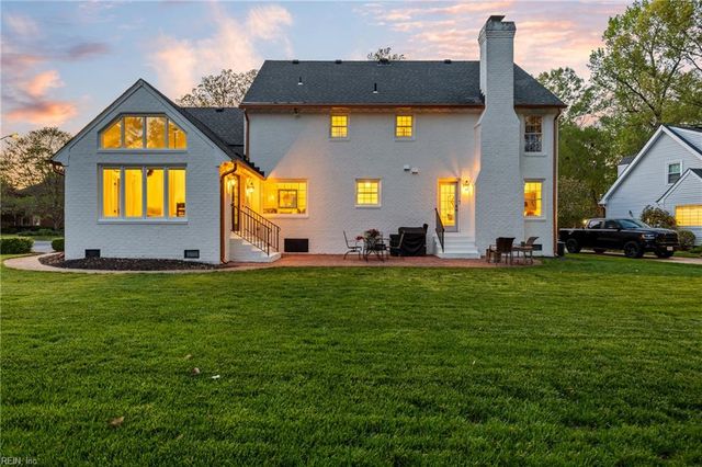 621 Hollygate LN, Chesapeake, VA 23322