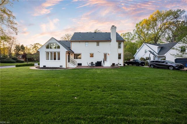 621 Hollygate LN, Chesapeake, VA 23322