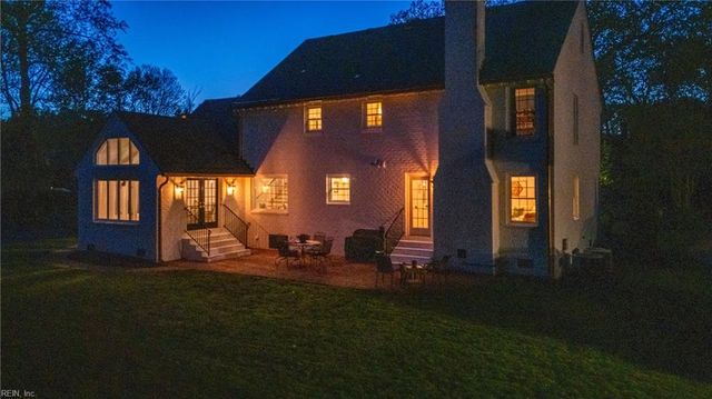 621 Hollygate LN, Chesapeake, VA 23322