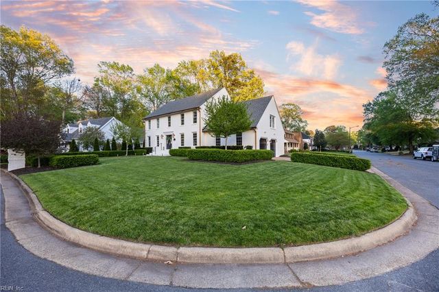 621 Hollygate LN, Chesapeake, VA 23322