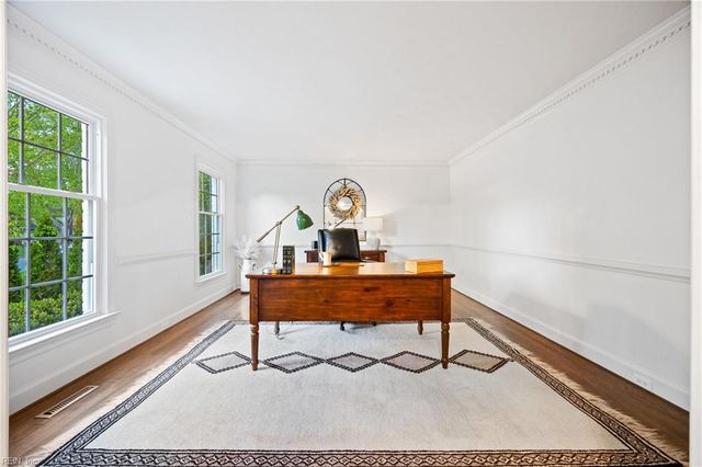 621 Hollygate LN, Chesapeake, VA 23322