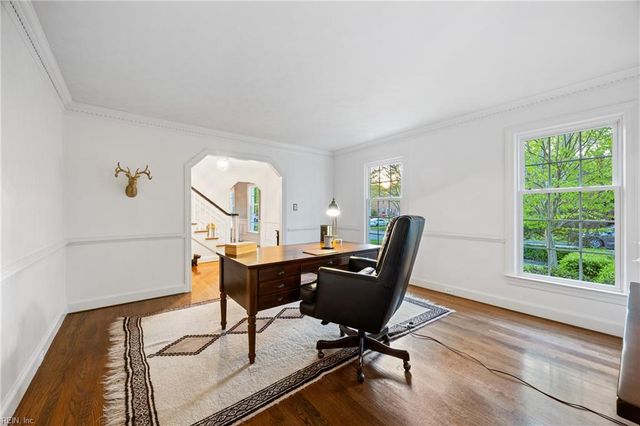 621 Hollygate LN, Chesapeake, VA 23322