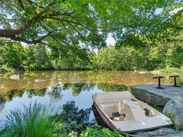 433 Barrett Hill Road, Mahopac, NY 10541