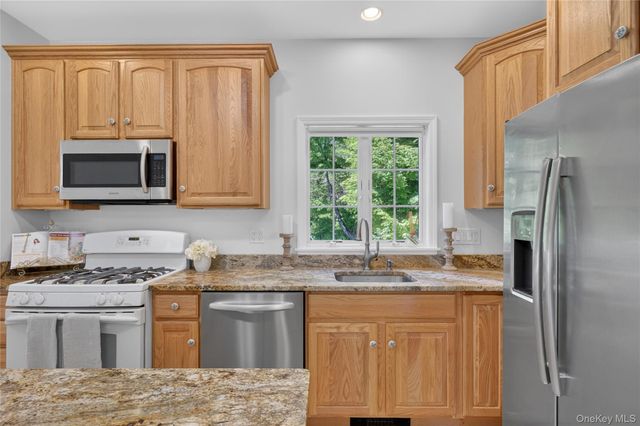 433 Barrett Hill Road, Mahopac, NY 10541
