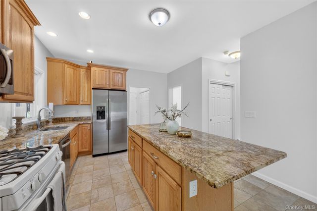 433 Barrett Hill Road, Mahopac, NY 10541