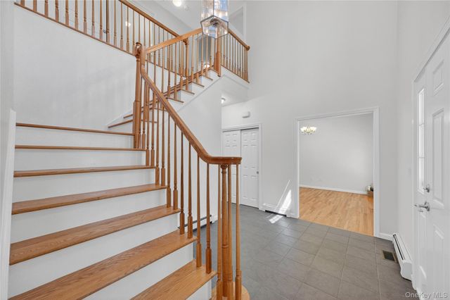 433 Barrett Hill Road, Mahopac, NY 10541