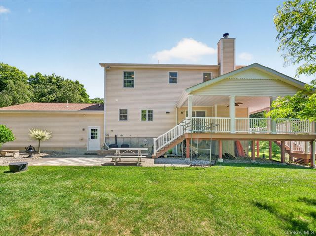 433 Barrett Hill Road, Mahopac, NY 10541