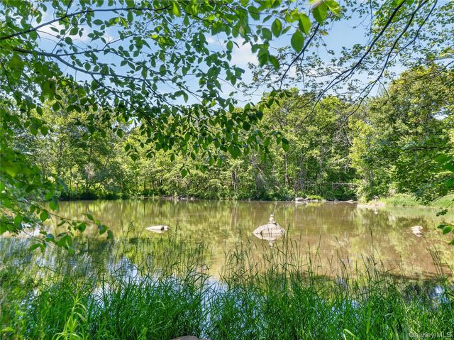 433 Barrett Hill Road, Mahopac, NY 10541