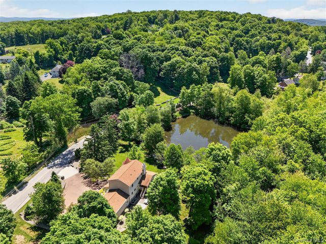 433 Barrett Hill Road, Mahopac, NY 10541