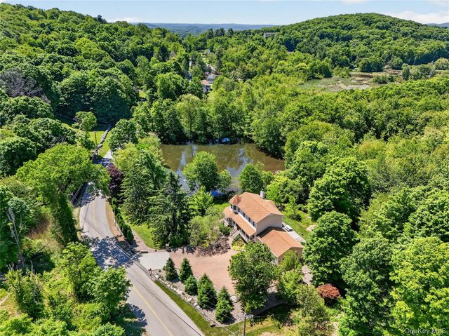 433 Barrett Hill Road, Mahopac, NY 10541