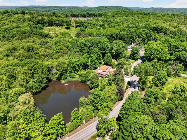 433 Barrett Hill Road, Mahopac, NY 10541