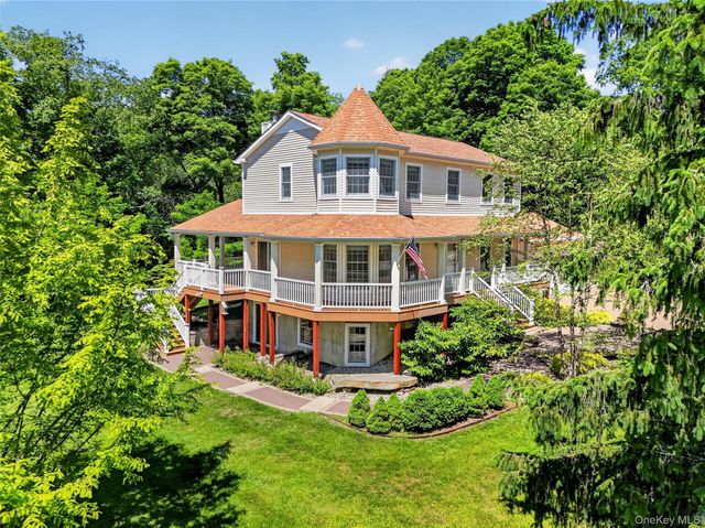 433 Barrett Hill Road, Mahopac, NY 10541
