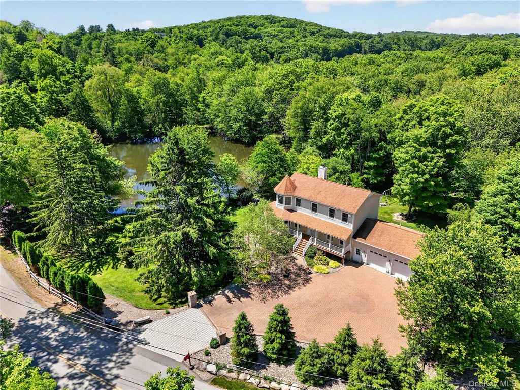 433 Barrett Hill Road, Mahopac, NY 10541