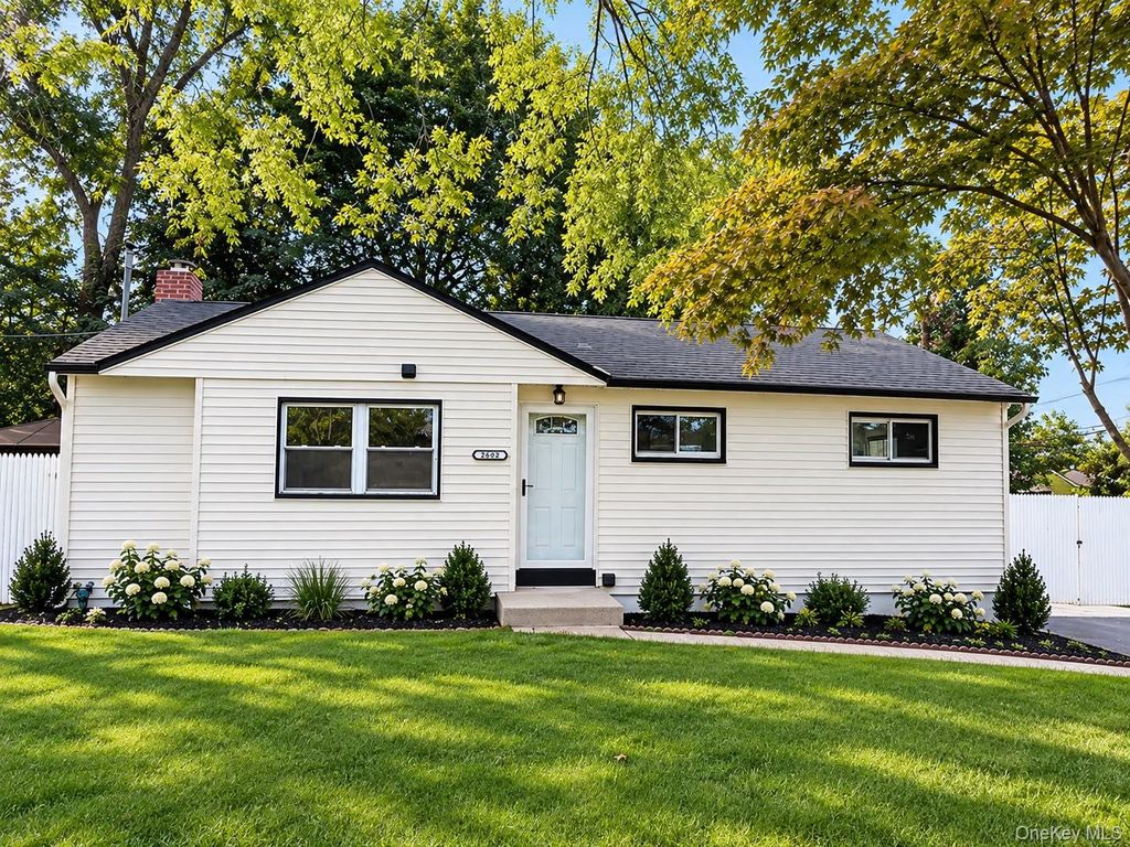 2602 Knickerbocker Avenue, Medford, NY 11763 — exterior