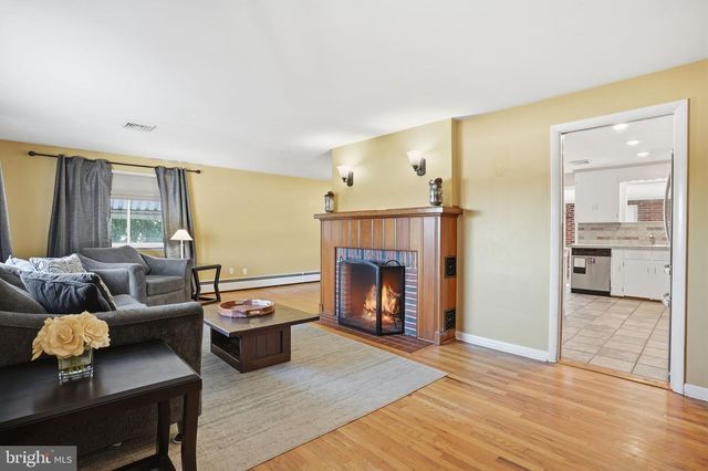 969 LOWER STATE RD, Chalfont, PA 18914