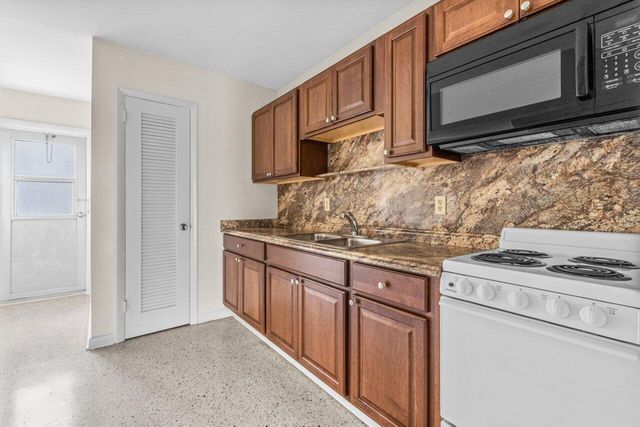 751 Hummingbird Way 6, North Palm Beach, FL 33408