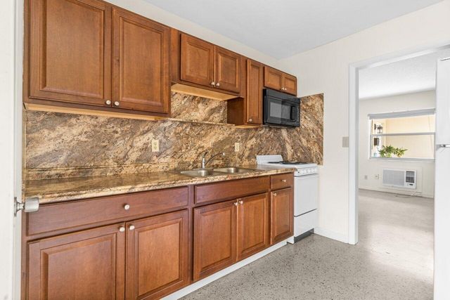 751 Hummingbird Way 6, North Palm Beach, FL 33408