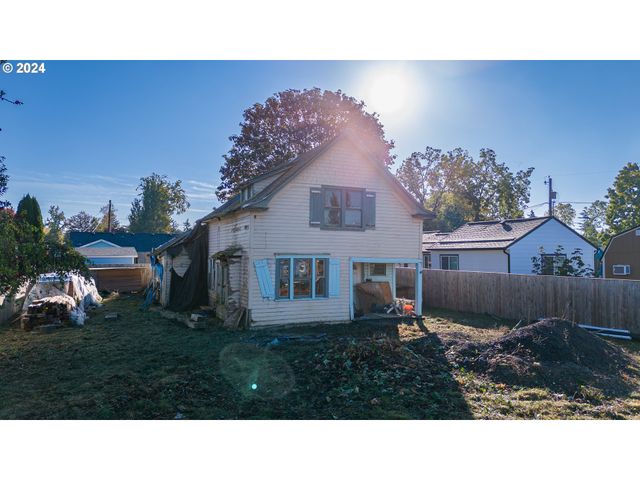109 S TRADE St, Amity, OR 97101