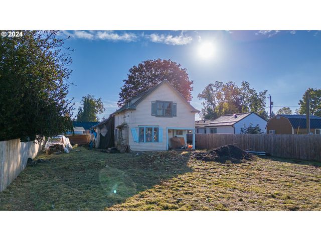 109 S TRADE St, Amity, OR 97101