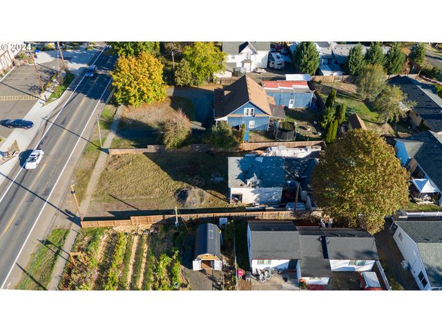 109 S TRADE St, Amity, OR 97101