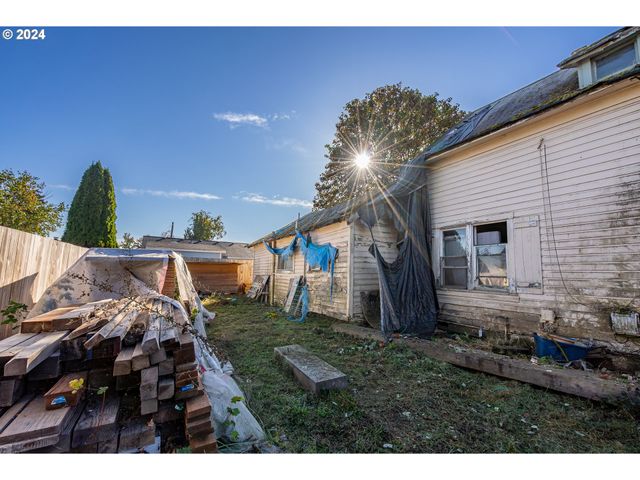 109 S TRADE St, Amity, OR 97101