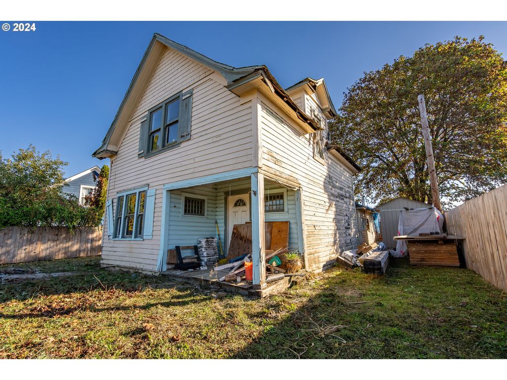 109 S TRADE St, Amity, OR 97101