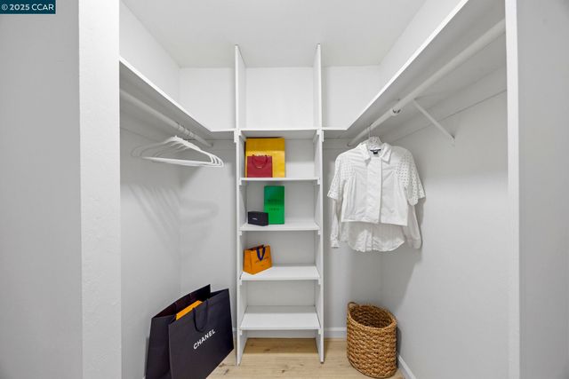 4 Commodore Drive D335, Emeryville, CA 94608