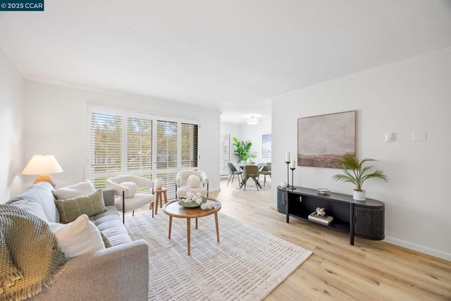 4 Commodore Drive D335, Emeryville, CA 94608