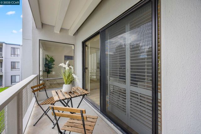 4 Commodore Drive D335, Emeryville, CA 94608