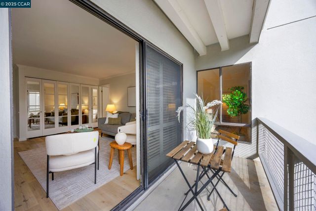 4 Commodore Drive D335, Emeryville, CA 94608