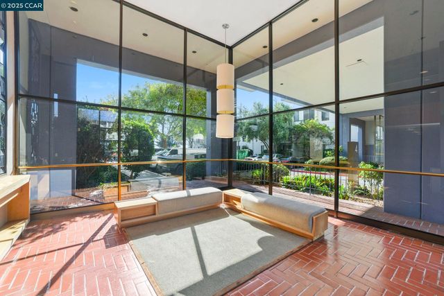 4 Commodore Drive D335, Emeryville, CA 94608