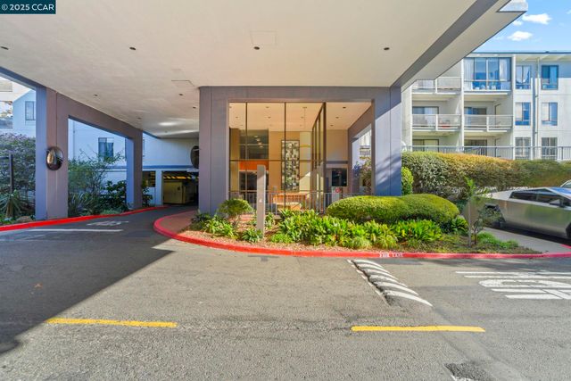 4 Commodore Drive D335, Emeryville, CA 94608