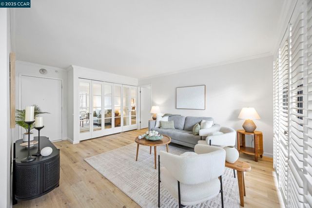 4 Commodore Drive D335, Emeryville, CA 94608