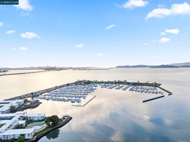 4 Commodore Drive D335, Emeryville, CA 94608