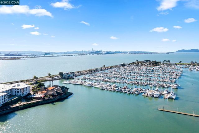 4 Commodore Drive D335, Emeryville, CA 94608