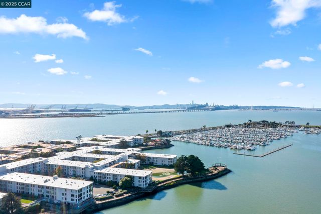 4 Commodore Drive D335, Emeryville, CA 94608