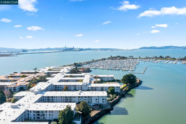 4 Commodore Drive D335, Emeryville, CA 94608