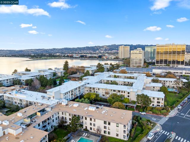 4 Commodore Drive D335, Emeryville, CA 94608